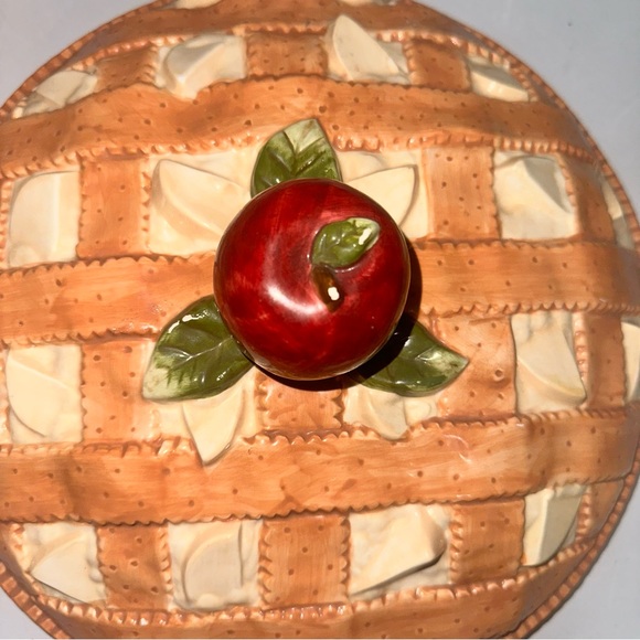 Ceramic Pie Dish with Apple Design - Picture 11 of 16